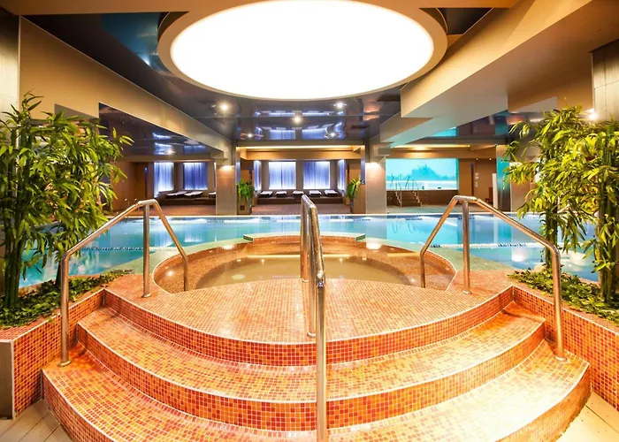 Yamaluxe Apartments - Pink & Gold With Many Facilities